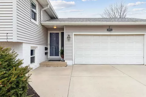 Exterior - 2501 2nd St, Moline, IL 61265 photo 2 of 7