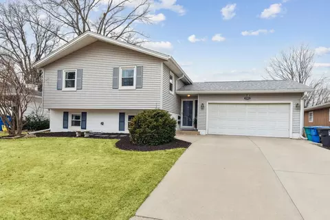 2501 2nd St, Moline, IL 61265