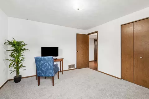 Bedroom - 2501 2nd St, Moline, IL 61265 photo 8 of 11