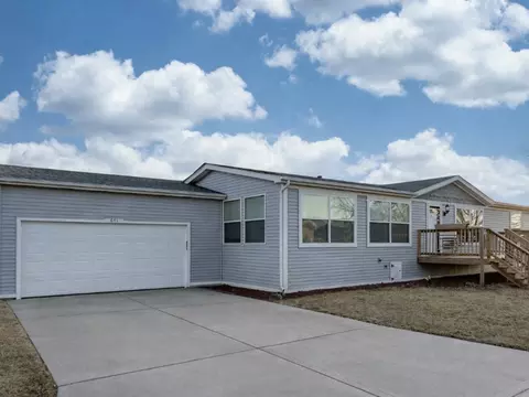 641 Bluebird Cir, Sandwich, IL 60548