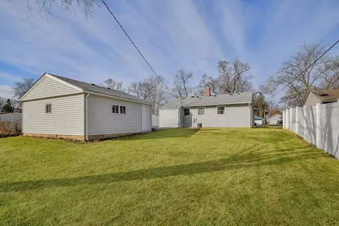 Exterior - 2302 Flicker Ln, Rolling Meadows, IL 60008 photo 5 of 5