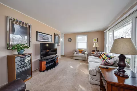 Living - 2302 Flicker Ln, Rolling Meadows, IL 60008 photo 3 of 3