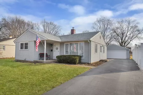 2302 Flicker Ln, Rolling Meadows, IL 60008