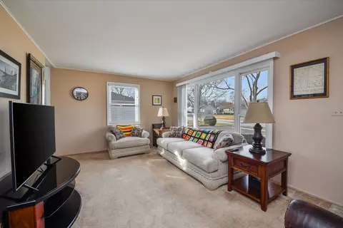Living - 2302 Flicker Ln, Rolling Meadows, IL 60008 photo 2 of 3