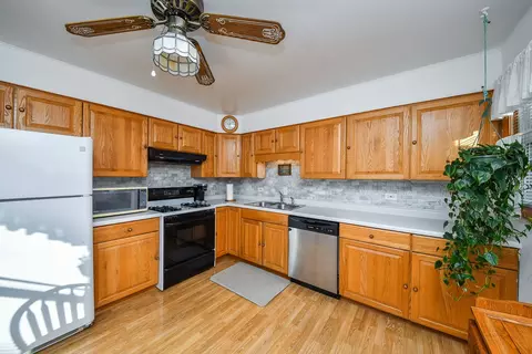 Kitchen - 2302 Flicker Ln, Rolling Meadows, IL 60008 photo 1 of 2