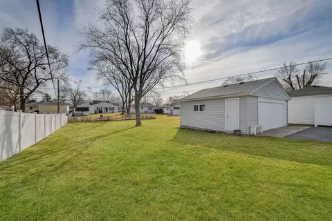 Exterior - 2302 Flicker Ln, Rolling Meadows, IL 60008 photo 3 of 5
