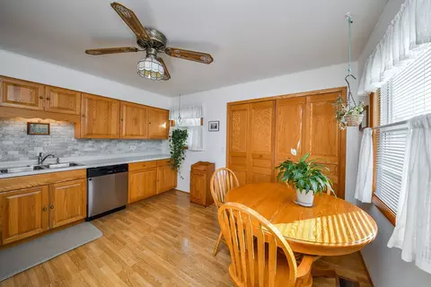 Kitchen - 2302 Flicker Ln, Rolling Meadows, IL 60008 photo 2 of 2