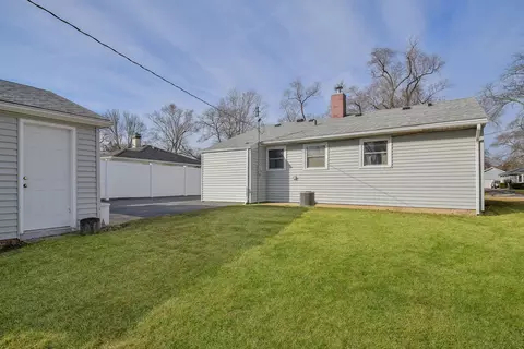 Exterior - 2302 Flicker Ln, Rolling Meadows, IL 60008 photo 4 of 5
