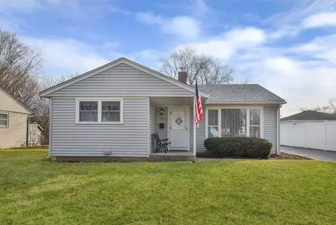 Exterior - 2302 Flicker Ln, Rolling Meadows, IL 60008 photo 2 of 5