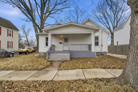 921 W Wood St, Bloomington, IL 61701