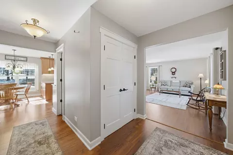 Entry Way - 11 N215 Capulet Cir, Elgin, IL 60124 photo 1 of 2
