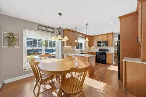 Kitchen - 11 N215 Capulet Cir, Elgin, IL 60124 photo 1 of 2