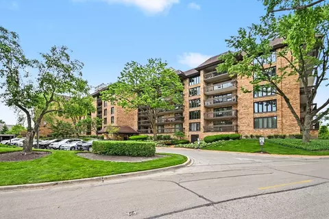 1671 Mission Hills Rd #201, Northbrook, IL 60062