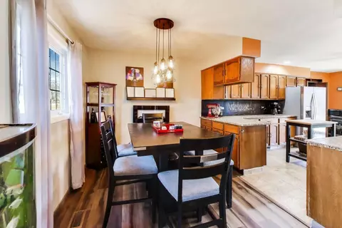 1075 Apricot St, Hoffman Estates, IL 60169 photo 4