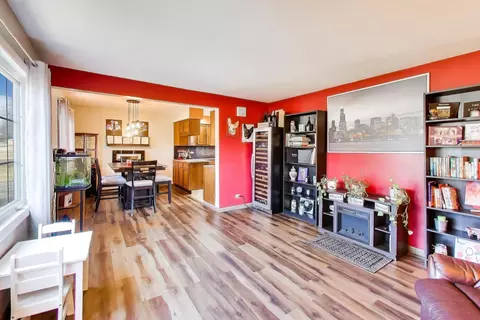 1075 Apricot St, Hoffman Estates, IL 60169 photo 2
