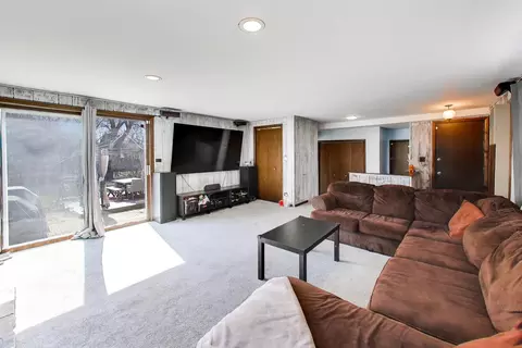 1075 Apricot St, Hoffman Estates, IL 60169 photo 9