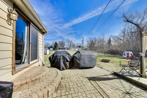 1075 Apricot St, Hoffman Estates, IL 60169 photo 20