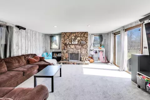 1075 Apricot St, Hoffman Estates, IL 60169 photo 8