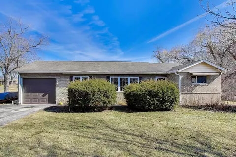 1075 Apricot St, Hoffman Estates, IL 60169