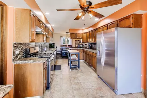 1075 Apricot St, Hoffman Estates, IL 60169 photo 6