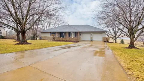 2838 Saint Andrews Ct, El Paso, IL 61738