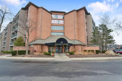 75 Kristin Cir #123, Schaumburg, IL 60195