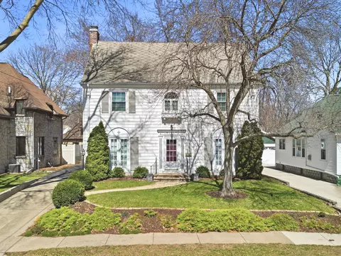 807 E Fellows St, Dixon, IL 61021