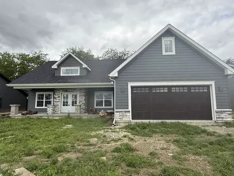 1913 S Stone Creek Blvd, Urbana, IL 61802