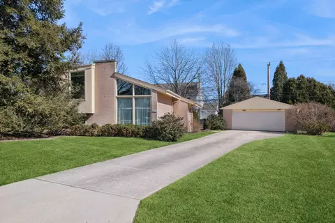 1041 Arbor Ln, Glenview, IL 60025