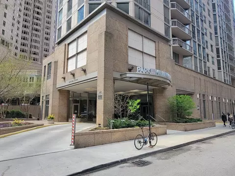 222 N Columbus Dr #1702, Chicago, IL 60601