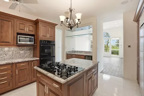 Kitchen - 525 Highlington Ct, Beecher, IL 60401 photo 3 of 4