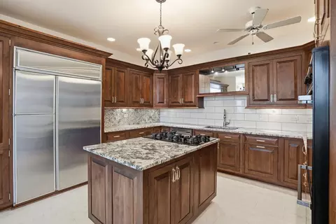 Kitchen - 525 Highlington Ct, Beecher, IL 60401 photo 2 of 4