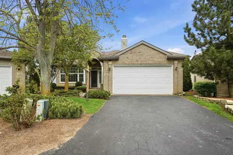 525 Highlington Ct, Beecher, IL 60401