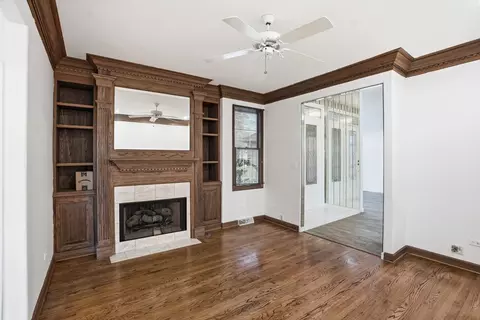 Living - 525 Highlington Ct, Beecher, IL 60401 photo 6 of 7