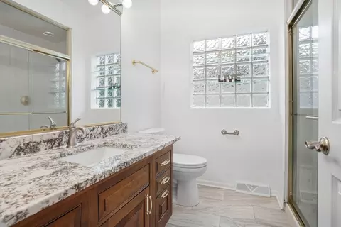 Bath - 525 Highlington Ct, Beecher, IL 60401 photo 4 of 4