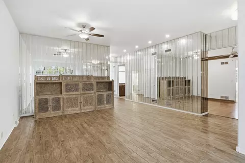 Living - 525 Highlington Ct, Beecher, IL 60401 photo 3 of 7