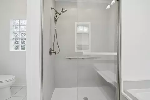 Bath - 525 Highlington Ct, Beecher, IL 60401 photo 2 of 4
