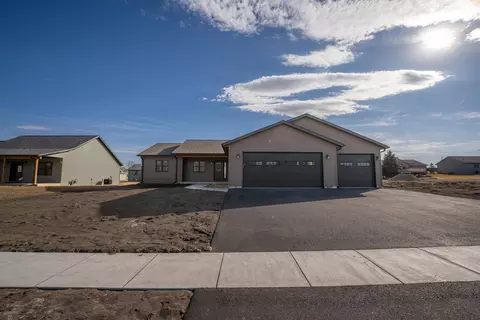 542 Heritage Dr, Stillman Valley, IL 61084