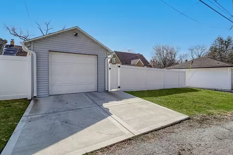 Exterior - 1179 S Elm Ave, Kankakee, IL 60901 photo 3 of 3