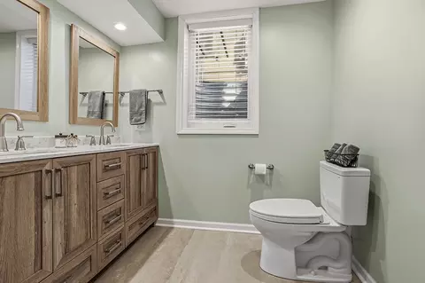 Bath - 1179 S Elm Ave, Kankakee, IL 60901 photo 2 of 3