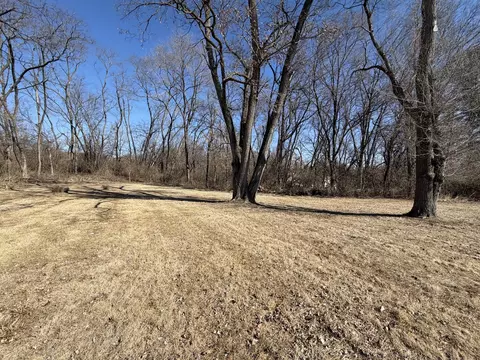 601 May St, Le Claire, IA 52753