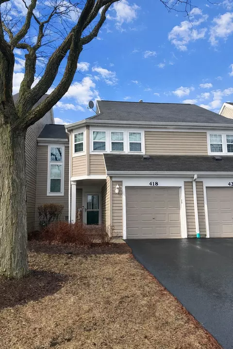 418 Waterford Ct, Carol Stream, IL 60188