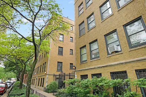 630 W Waveland Ave #4A, Chicago, IL 60613