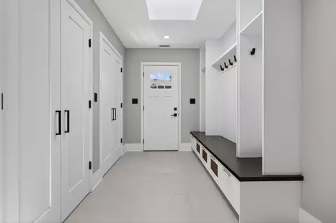 Entry Way - 134 E Morrison Ave, Mount Prospect, IL 60056 photo 4 of 4