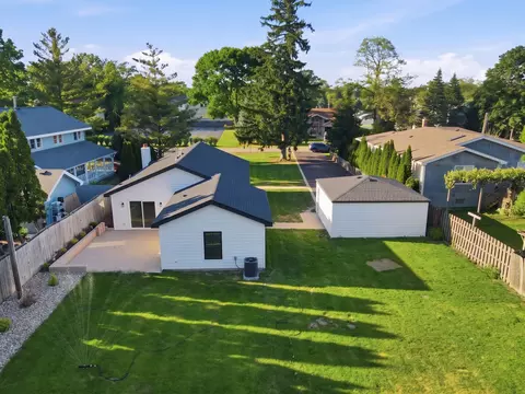 Exterior - 134 E Morrison Ave, Mount Prospect, IL 60056 photo 2 of 2