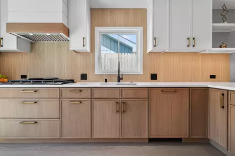 Kitchen - 134 E Morrison Ave, Mount Prospect, IL 60056 photo 3 of 7