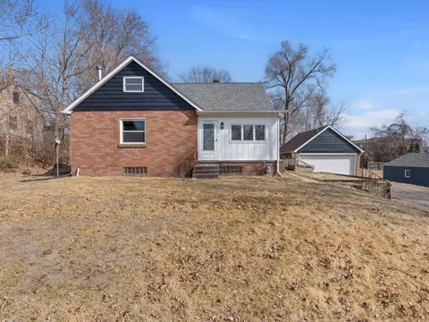 3525 Fair Ave, Davenport, IA 52806