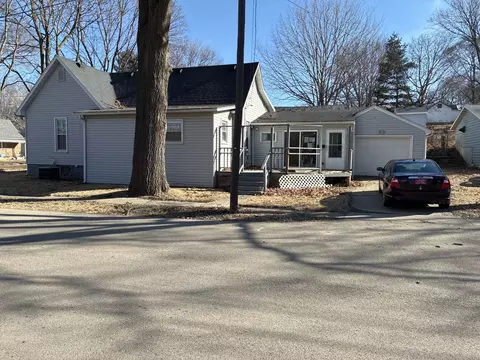 804 Monroe Ave, Dixon, IL 61021