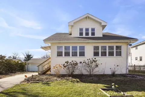 529 E Park Blvd, Villa Park, IL 60181