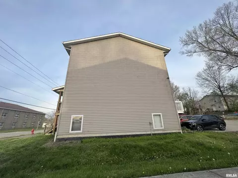 Exterior - 305 E 307 E Mill St, Carbondale, IL 62901 photo 6 of 14